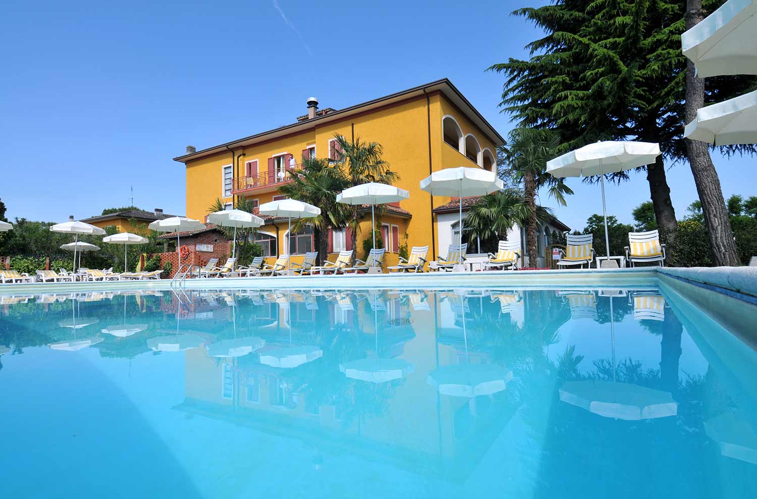 Hotel con piscina lago di Garda